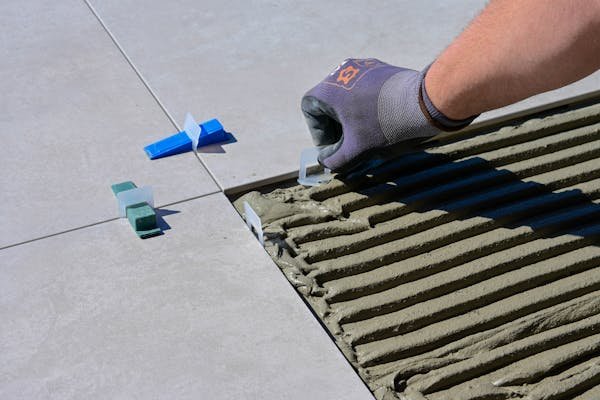Isolation thermique sous carrelage : l'option sans chape astucieuse