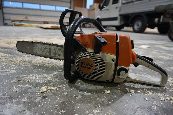Avis complet sur la débroussailleuse stihl fs 55 : notre test !